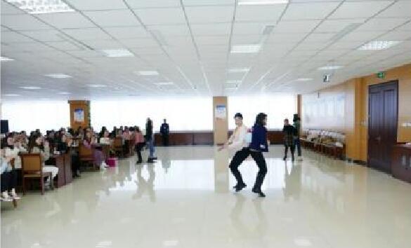 晟綺港儲(chǔ)集團(tuán)舉行“爭(zhēng)當(dāng)時(shí)代新女性、創(chuàng)先爭(zhēng)優(yōu)我先行”慶三八企業(yè)文化活動(dòng)